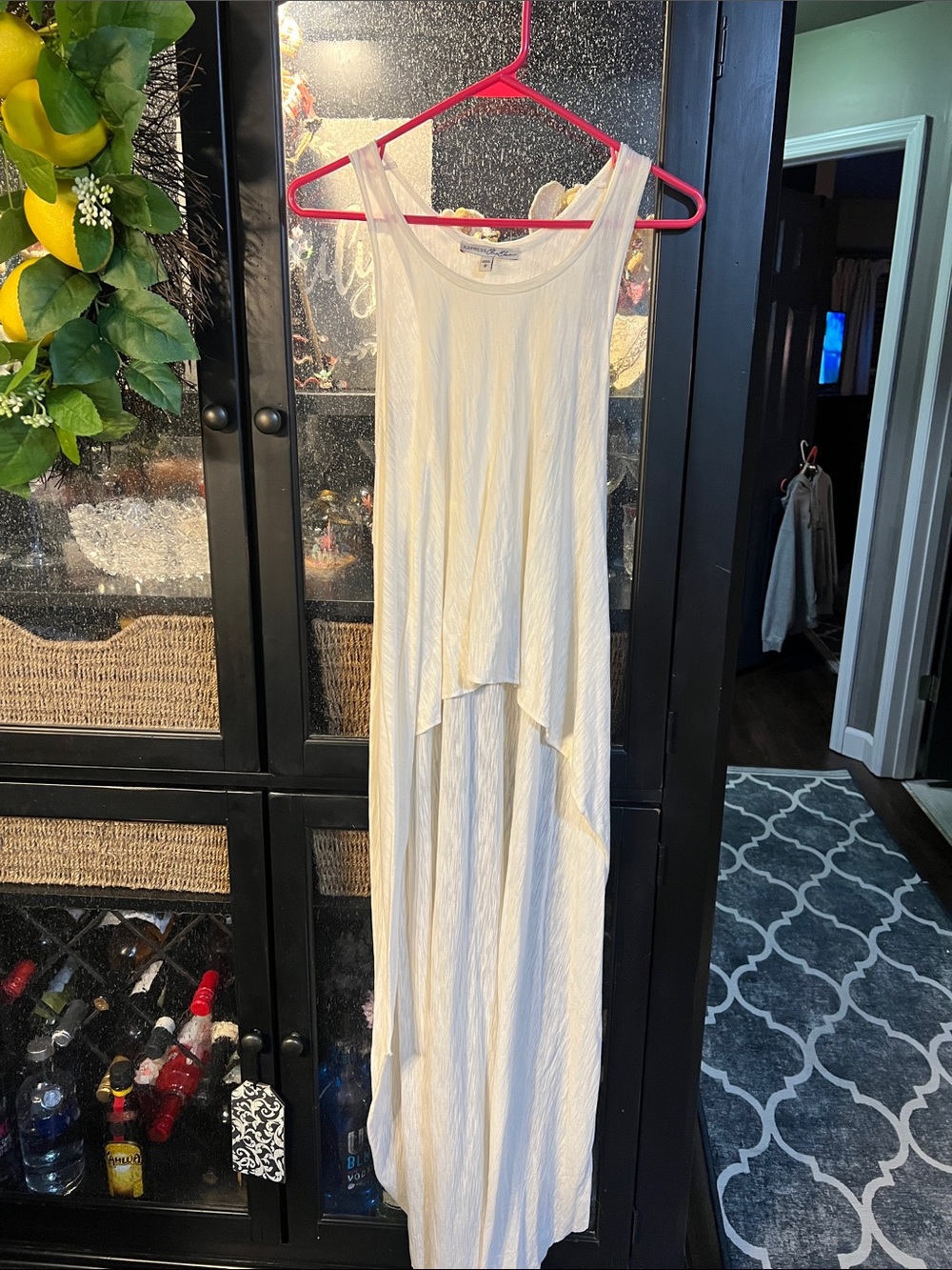 Women’s Cream Sleeveless High-Low tank top